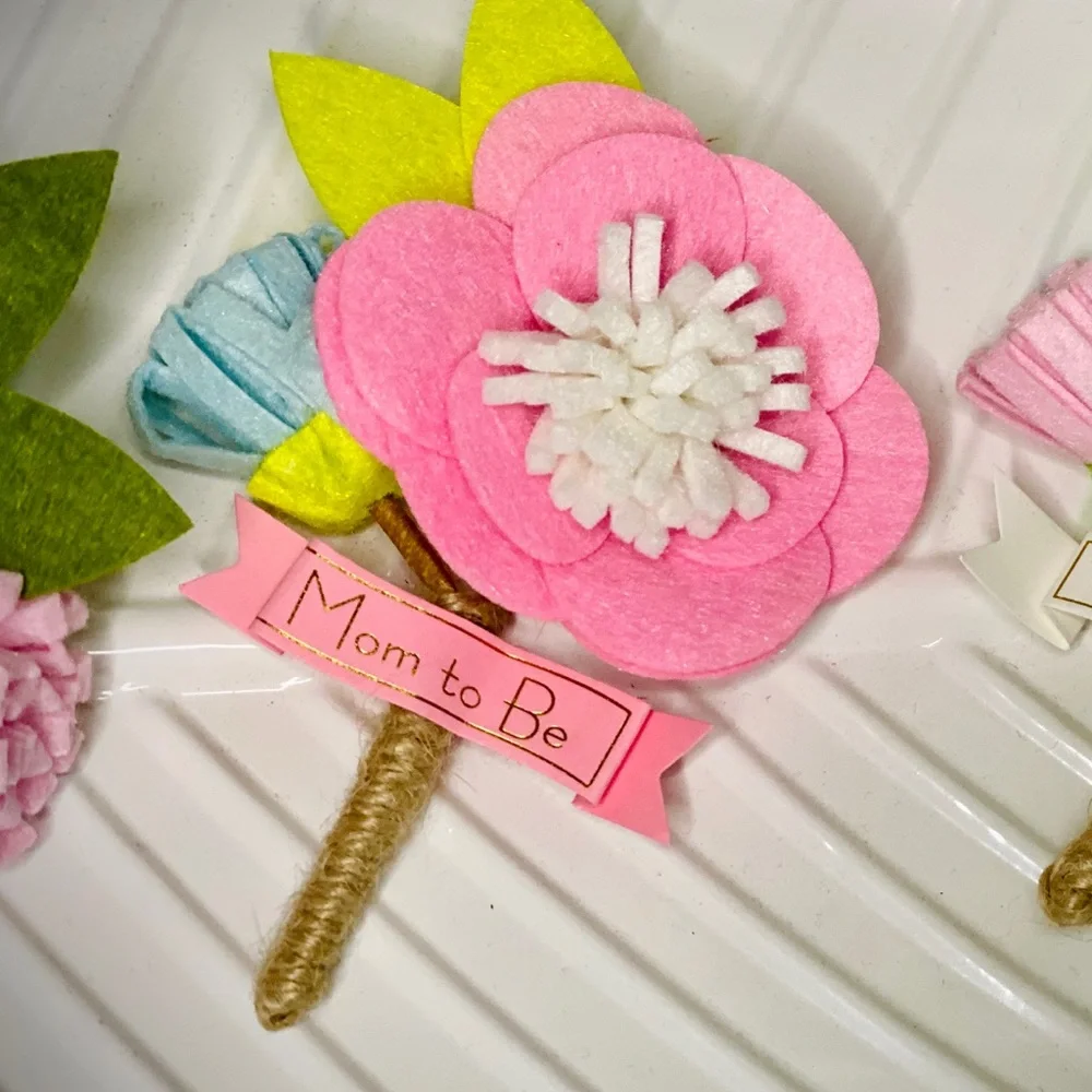 Mom to be felt corsage